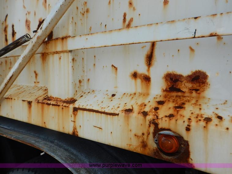 image for item J6421 2002 GMC C7500 dump truck