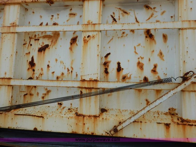 image for item J6421 2002 GMC C7500 dump truck