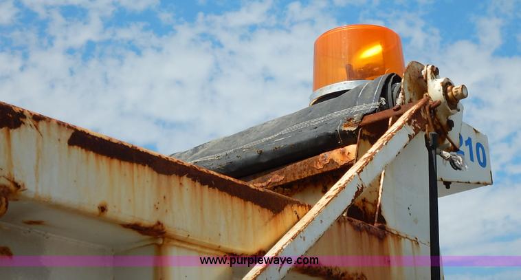 image for item J6421 2002 GMC C7500 dump truck