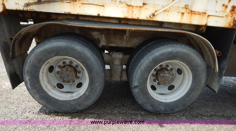 image for item J6421 2002 GMC C7500 dump truck