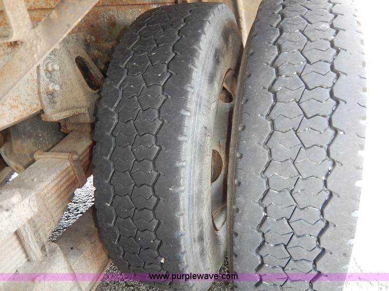 image for item J6421 2002 GMC C7500 dump truck