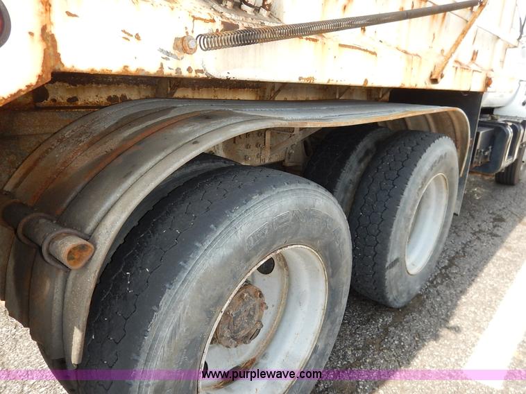 image for item J6421 2002 GMC C7500 dump truck