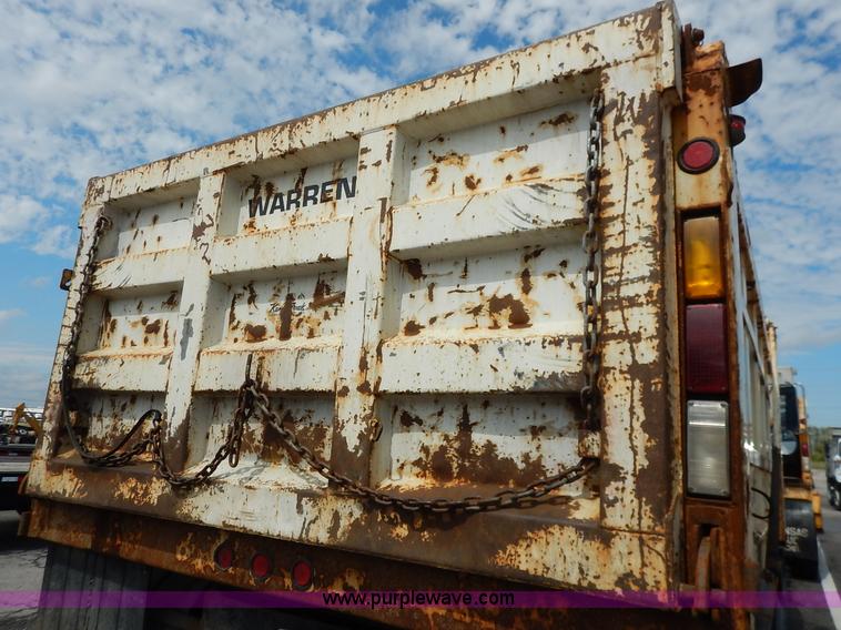 image for item J6421 2002 GMC C7500 dump truck