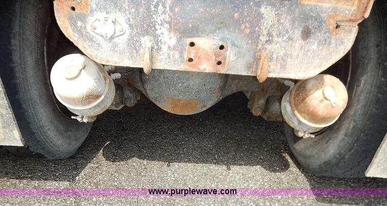 image for item J6421 2002 GMC C7500 dump truck