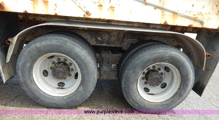 image for item J6421 2002 GMC C7500 dump truck