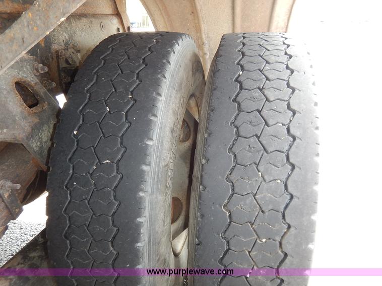 image for item J6421 2002 GMC C7500 dump truck