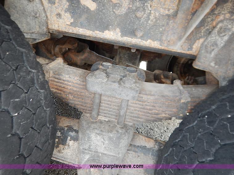 image for item J6421 2002 GMC C7500 dump truck