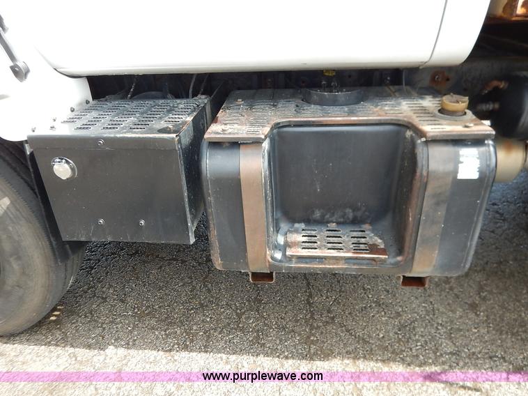 image for item J6421 2002 GMC C7500 dump truck