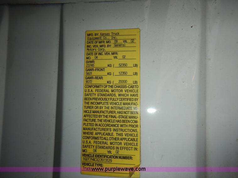 image for item J6421 2002 GMC C7500 dump truck