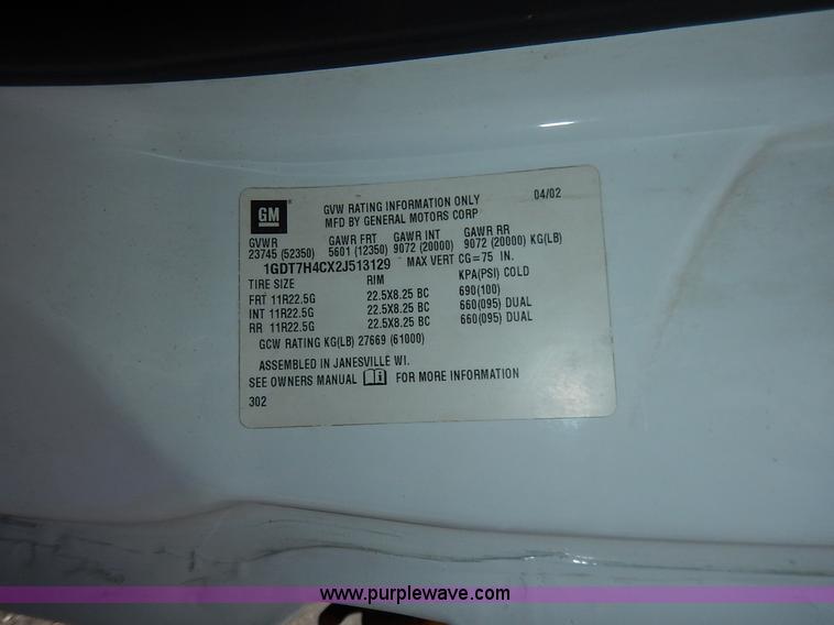 image for item J6421 2002 GMC C7500 dump truck