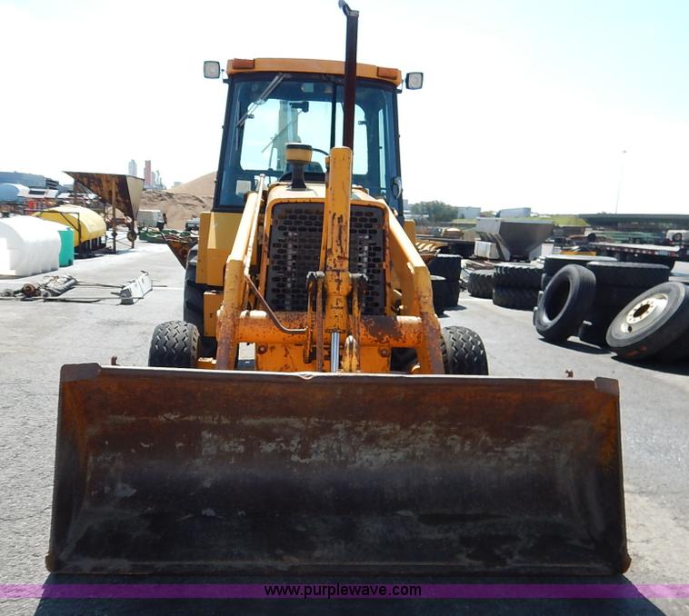 image for item J6422 1987 John Deere 310C backhoe