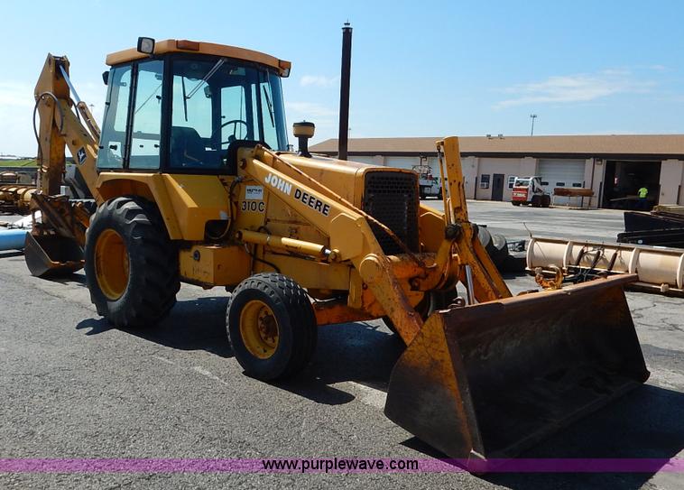 image for item J6422 1987 John Deere 310C backhoe