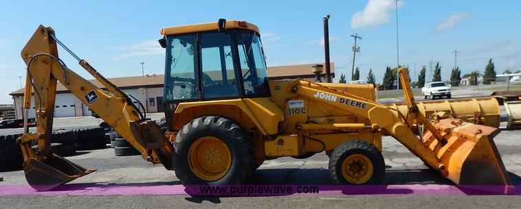 image for item J6422 1987 John Deere 310C backhoe