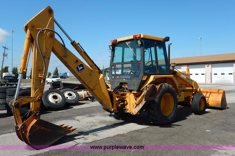 image for item J6422 1987 John Deere 310C backhoe