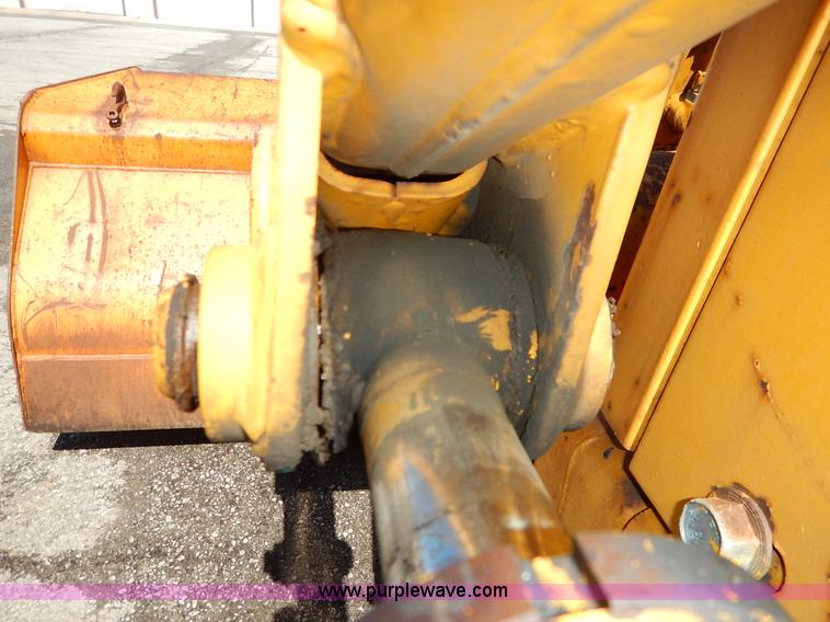 image for item J6422 1987 John Deere 310C backhoe