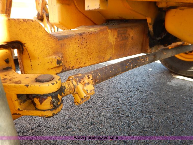 image for item J6422 1987 John Deere 310C backhoe