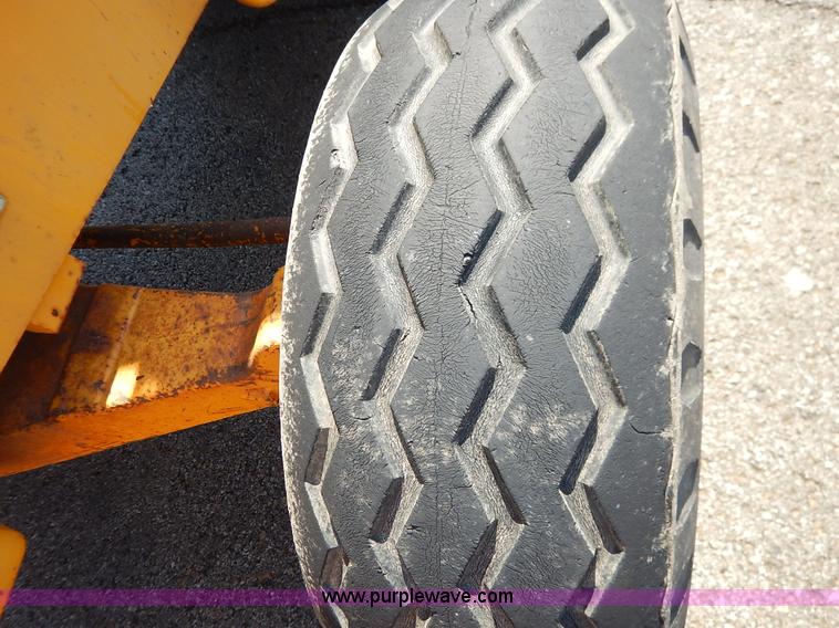 image for item J6422 1987 John Deere 310C backhoe