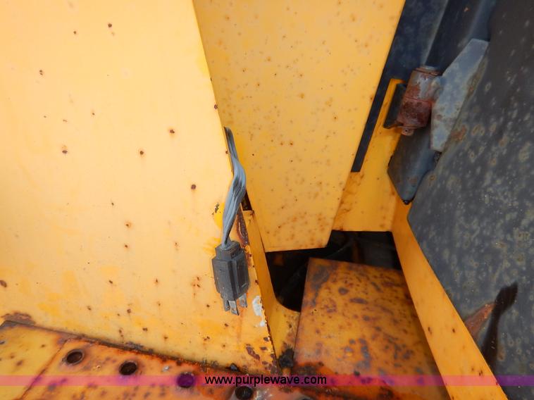 image for item J6422 1987 John Deere 310C backhoe