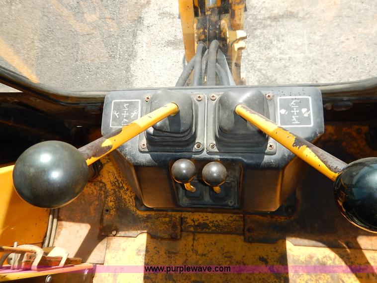 image for item J6422 1987 John Deere 310C backhoe