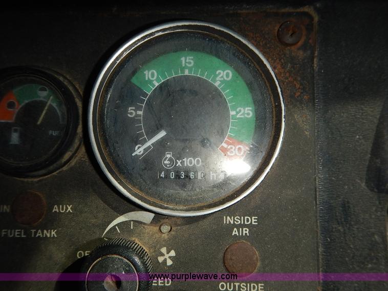 image for item J6422 1987 John Deere 310C backhoe