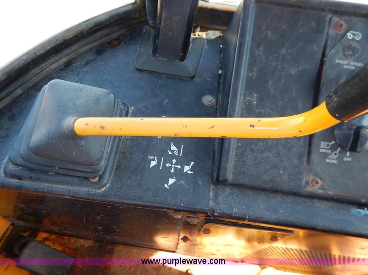 image for item J6422 1987 John Deere 310C backhoe