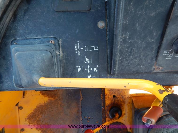 image for item J6422 1987 John Deere 310C backhoe