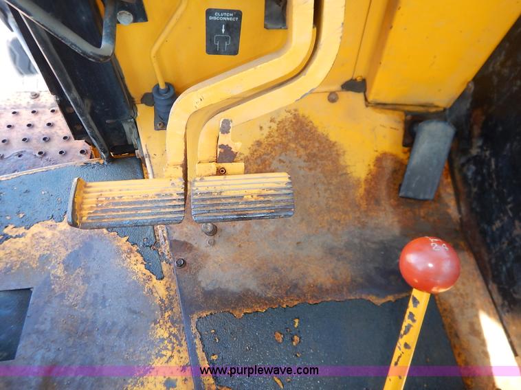 image for item J6422 1987 John Deere 310C backhoe