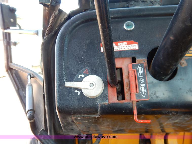 image for item J6422 1987 John Deere 310C backhoe