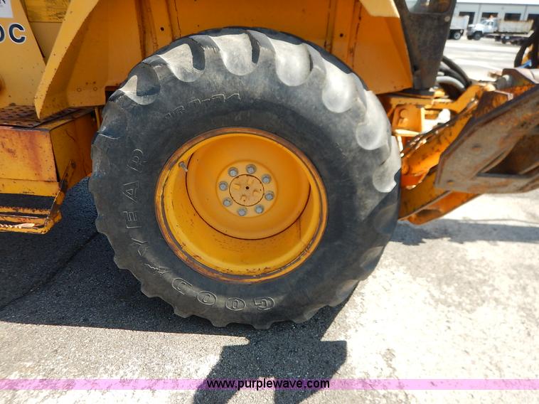 image for item J6422 1987 John Deere 310C backhoe