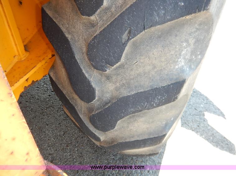 image for item J6422 1987 John Deere 310C backhoe