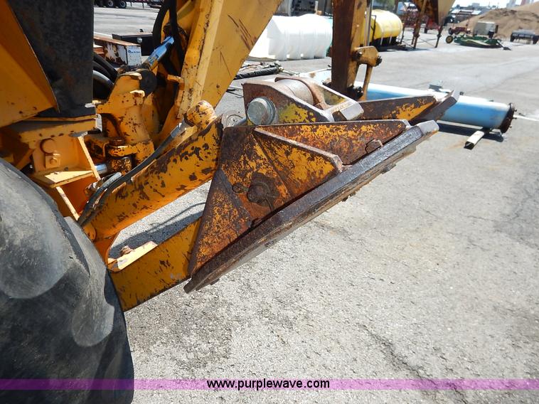 image for item J6422 1987 John Deere 310C backhoe