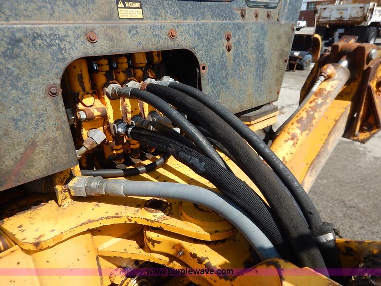 image for item J6422 1987 John Deere 310C backhoe