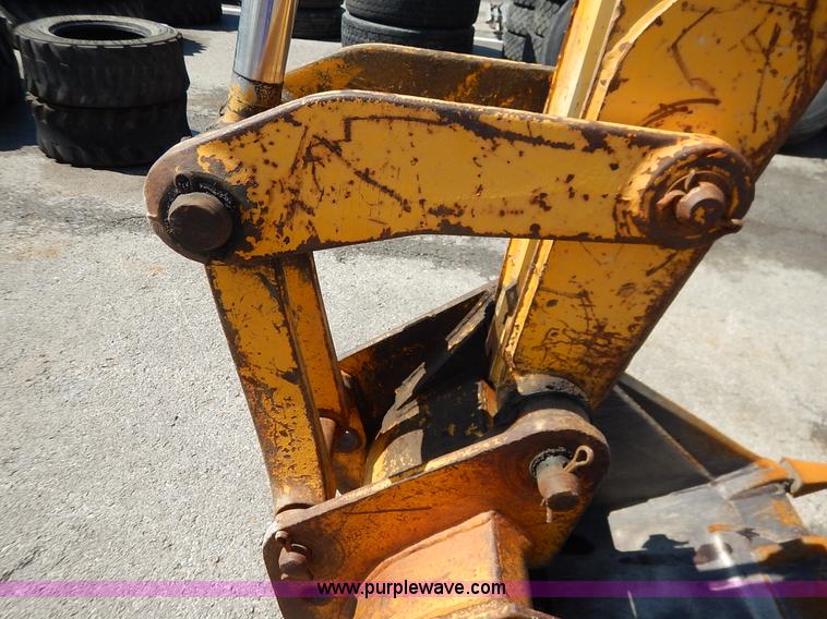 image for item J6422 1987 John Deere 310C backhoe