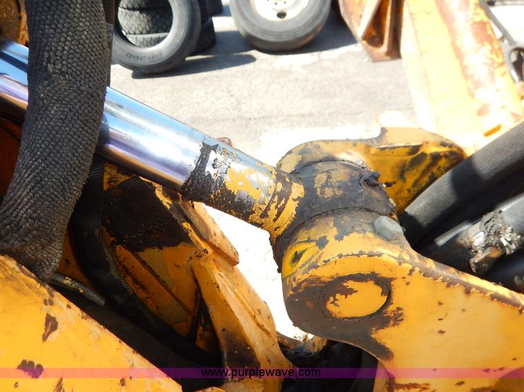 image for item J6422 1987 John Deere 310C backhoe