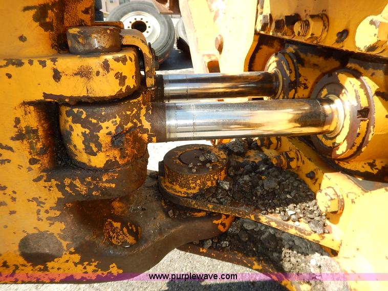 image for item J6422 1987 John Deere 310C backhoe