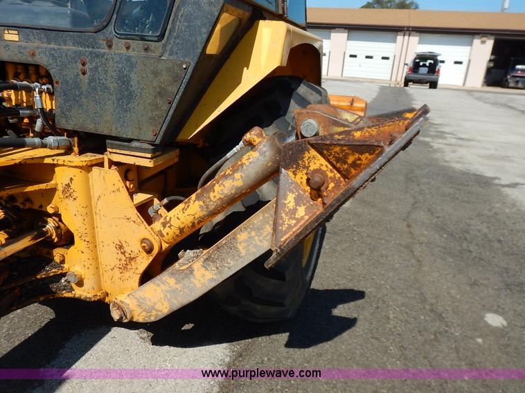 image for item J6422 1987 John Deere 310C backhoe