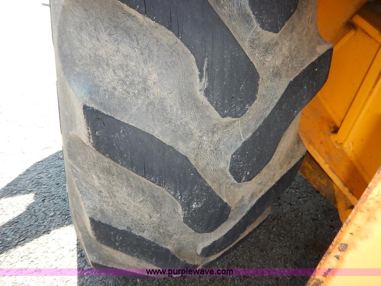 image for item J6422 1987 John Deere 310C backhoe