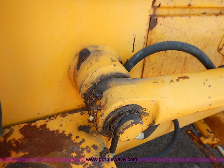 image for item J6422 1987 John Deere 310C backhoe