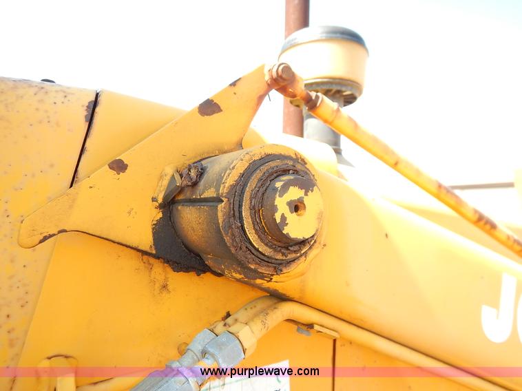 image for item J6422 1987 John Deere 310C backhoe