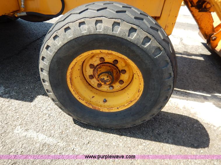 image for item J6422 1987 John Deere 310C backhoe