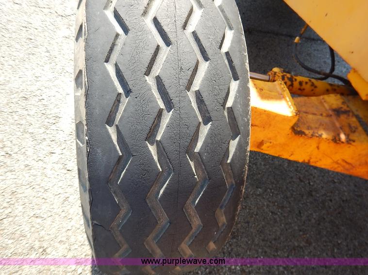 image for item J6422 1987 John Deere 310C backhoe