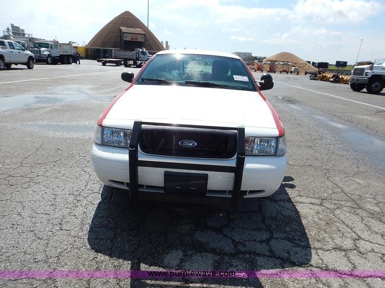 image for item J6423 2011 Ford Crown Victoria Police Interceptor
