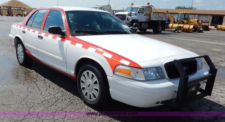 image for item J6423 2011 Ford Crown Victoria Police Interceptor