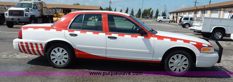 image for item J6423 2011 Ford Crown Victoria Police Interceptor