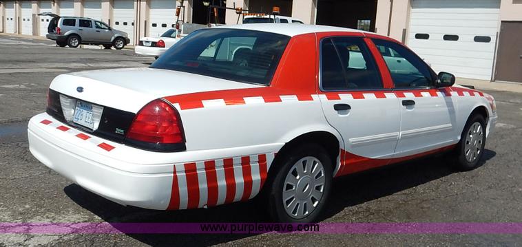 image for item J6423 2011 Ford Crown Victoria Police Interceptor