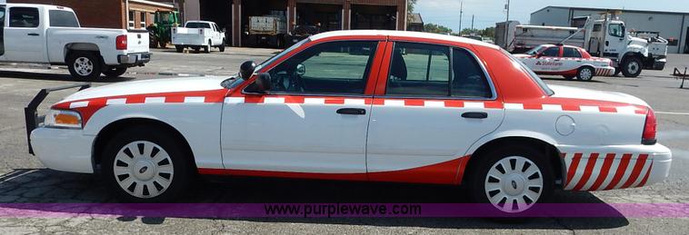 image for item J6423 2011 Ford Crown Victoria Police Interceptor