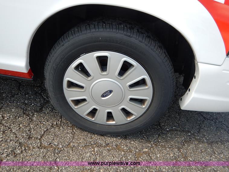 image for item J6423 2011 Ford Crown Victoria Police Interceptor