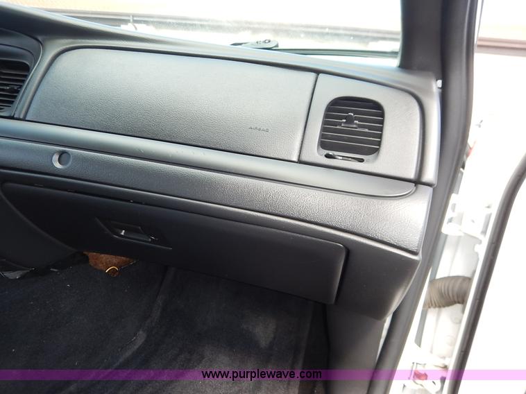 image for item J6423 2011 Ford Crown Victoria Police Interceptor