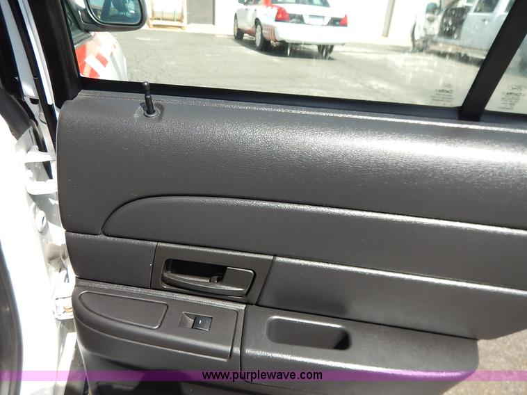 image for item J6423 2011 Ford Crown Victoria Police Interceptor