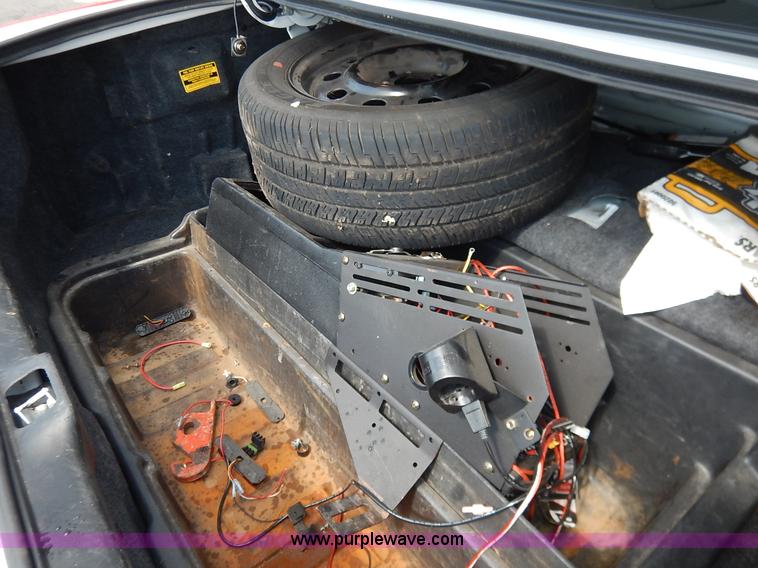 image for item J6423 2011 Ford Crown Victoria Police Interceptor